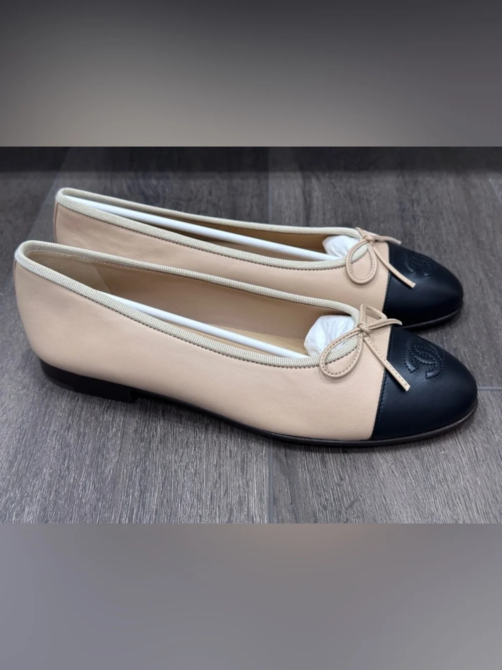 CHANEL CLASSIC CC LOGO BEIGE & BLACK CAPTOE LEATHER BALLET FLATS Size 37.5 NEW - Picture 7 of 16